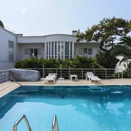 Luxury Mansion In The Heart Of Prince Island *